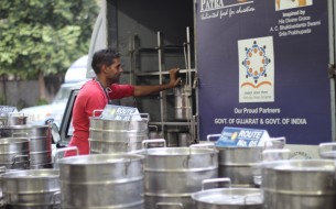 Transporation Of Akshaya Patra Mid Day Meal To The Schools Of Baroda