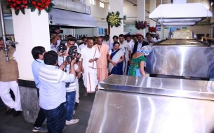 Dignitaries tour Surat kitchen