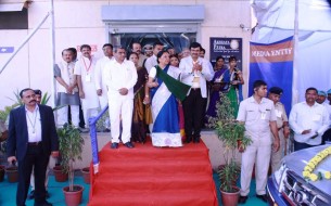 Vehicles flagged off at Surat kitchen inauguration
